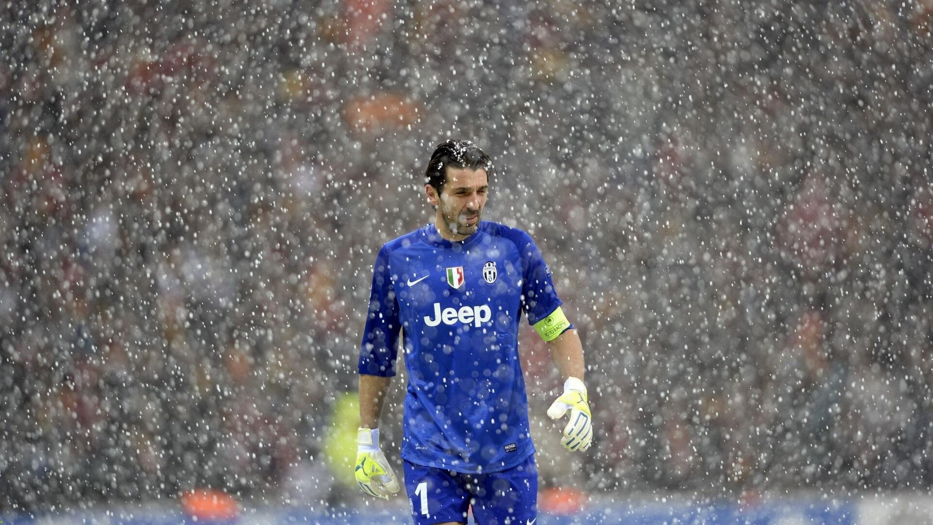 足坛震撼！天价转会刷新纪录，豪门争夺战尘埃落定