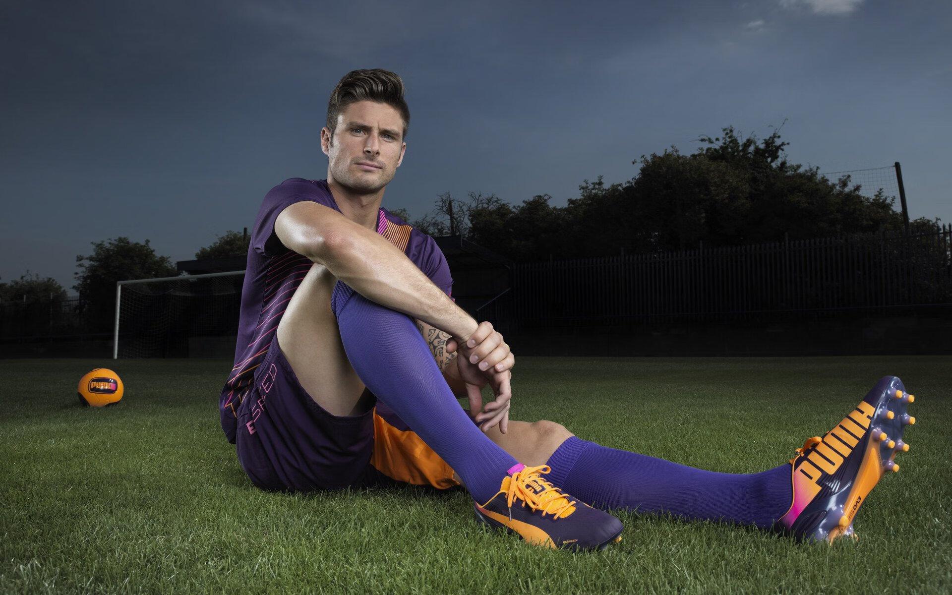 英超豪门激战落幕，曼城逆转利物浦登顶积分榜