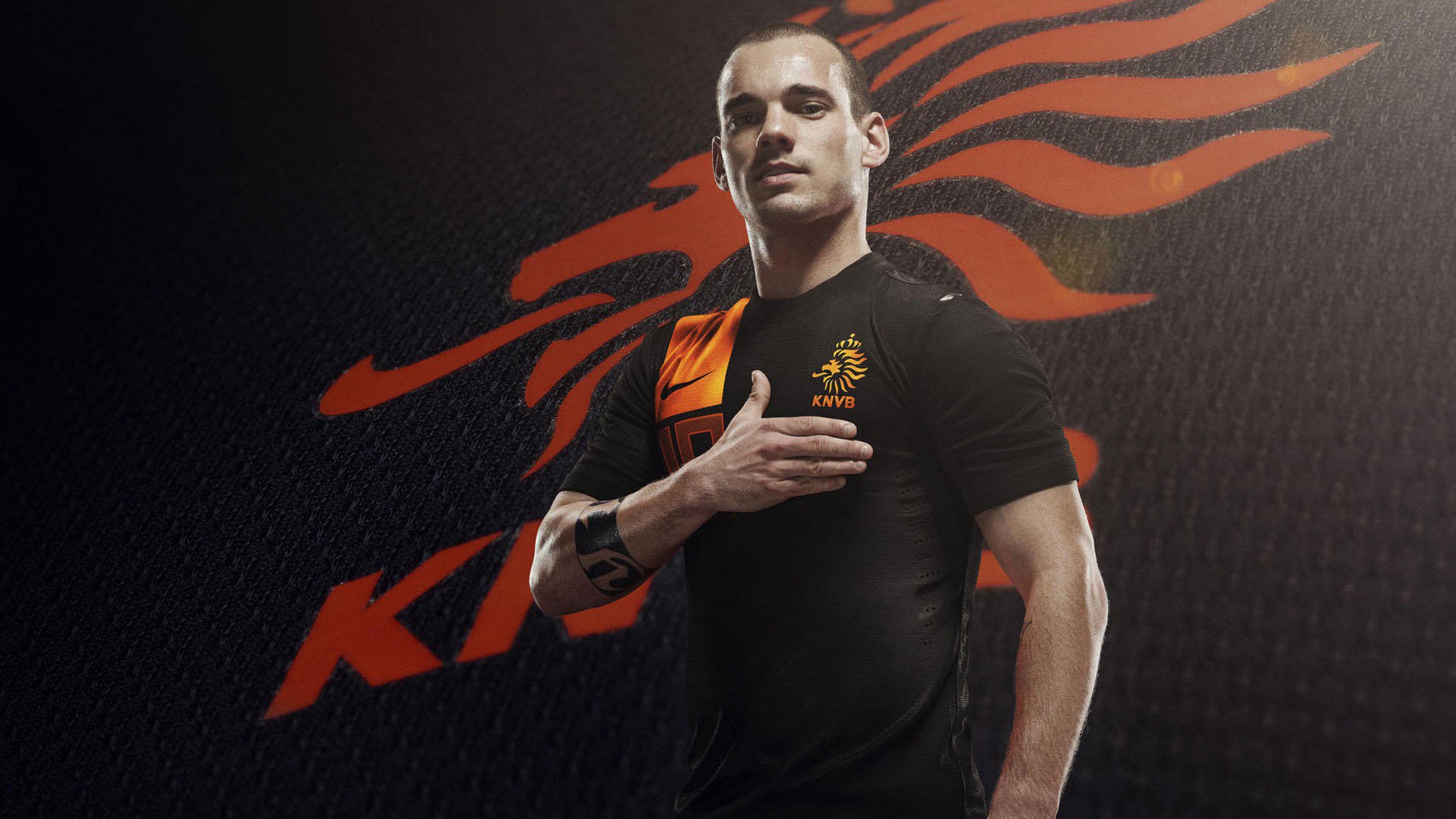 温网巅峰对决，阿尔卡拉斯逆转德约科维奇，新生代终夺草地王冠