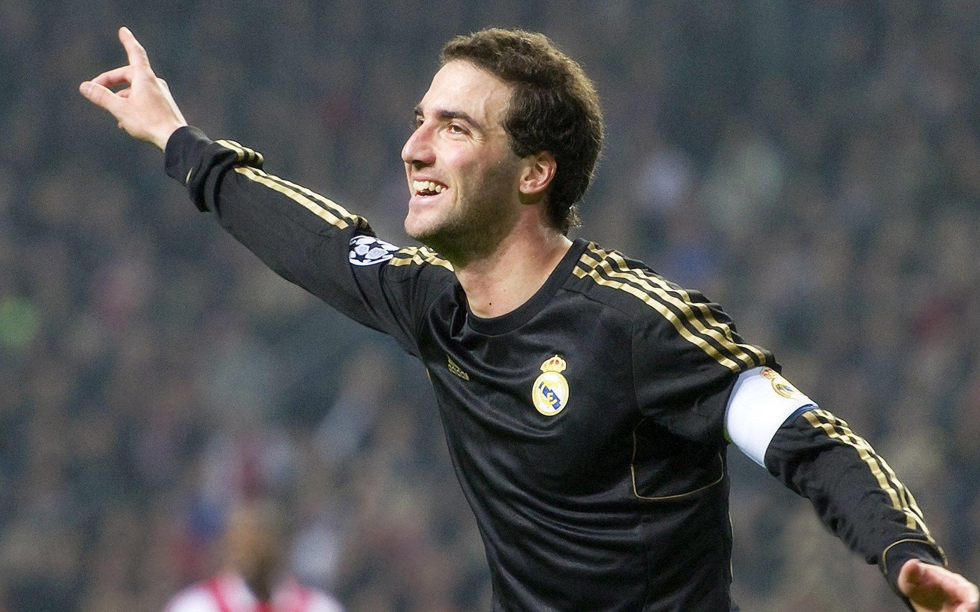 英超焦点战红军残阵迎维拉，斯洛特帅位风雨飘摇